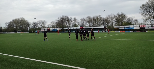 Groote Lindt doet wat het moet doen en wint van Peursum