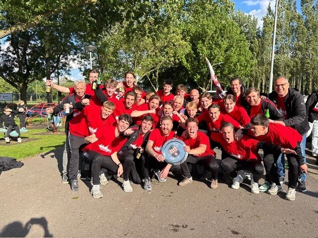Groote Lindt pakt de titel tegen Internos