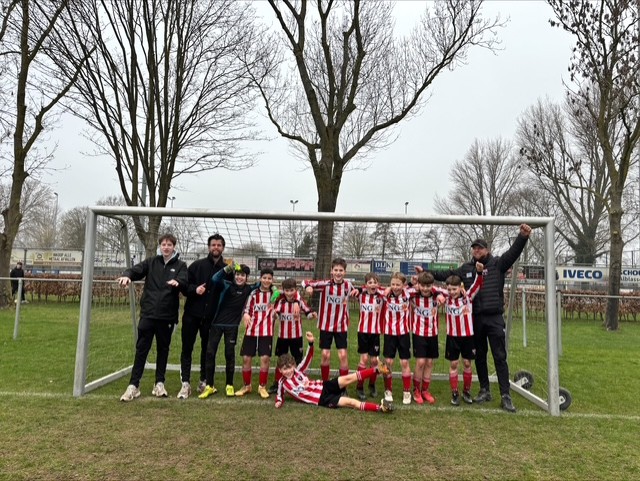 Jo11-1 wint verrassend van koploper RBC Roosendaal