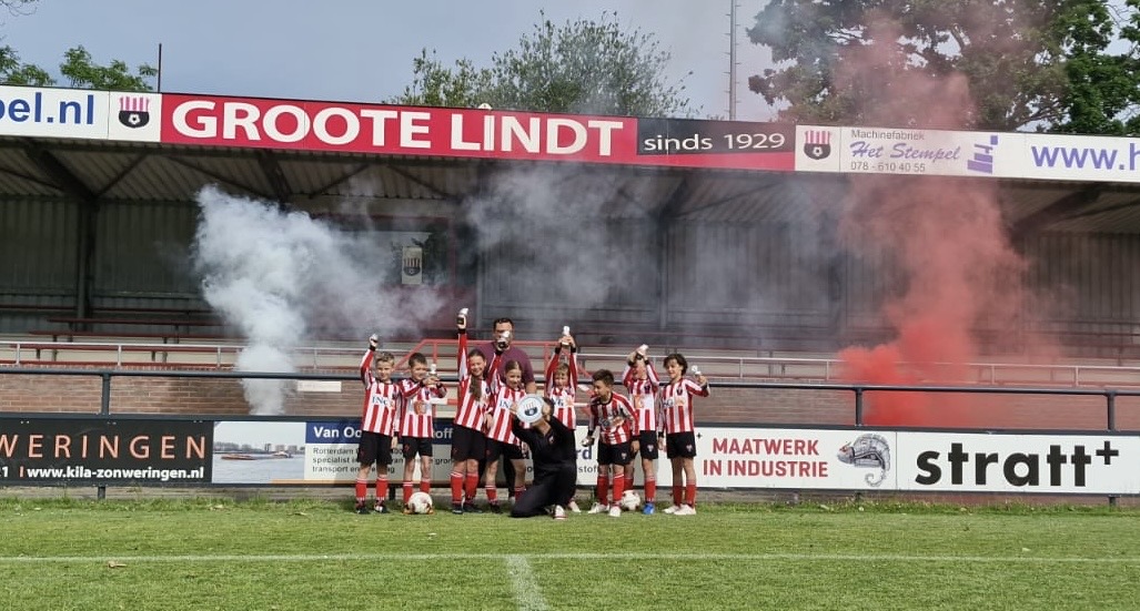 JO10-2 sluit het seizoen mooi af!