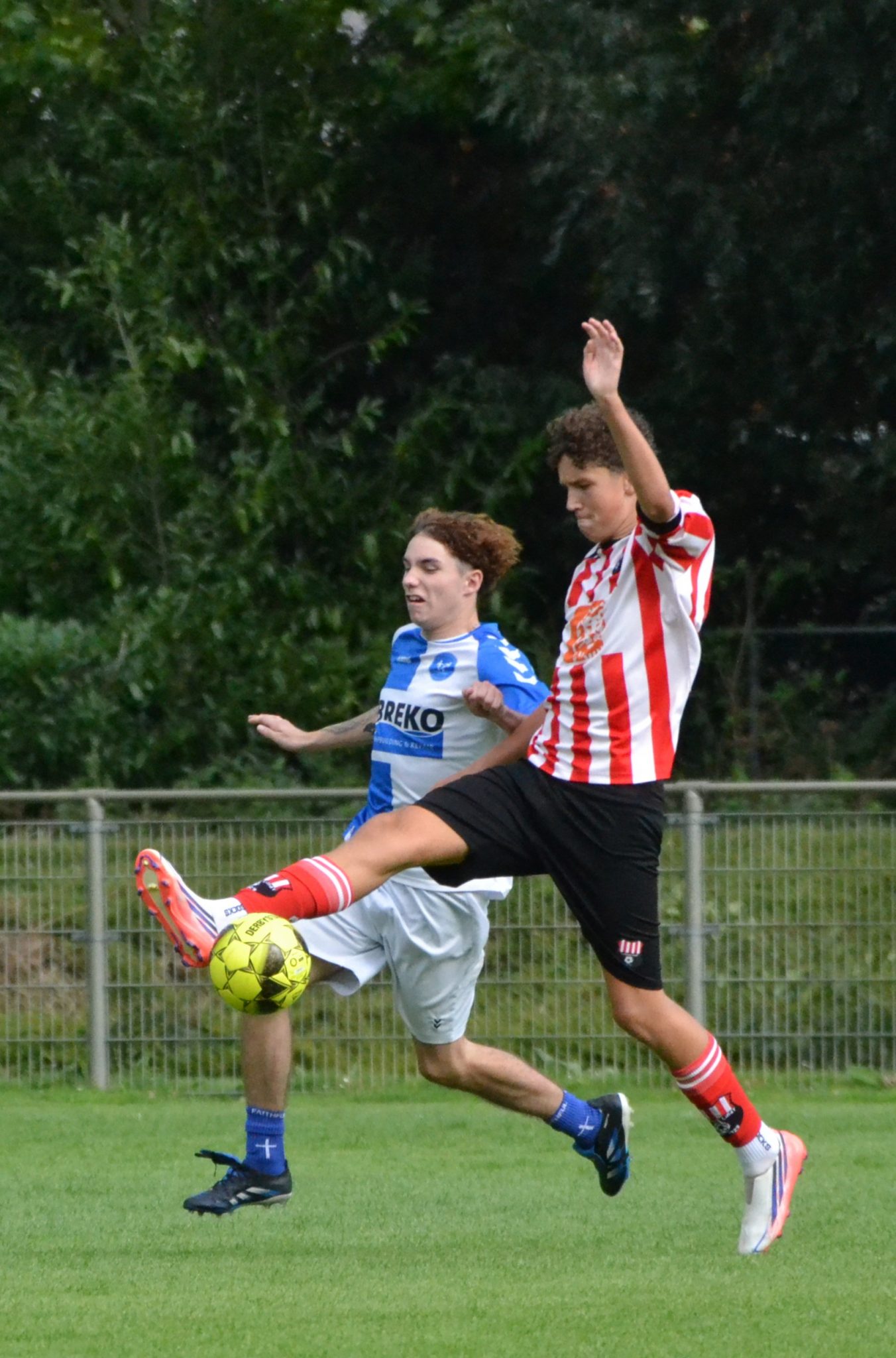 Groote Lindt JO19-1 verslaat ook Papendrechtse verenigingen en promoveert al!