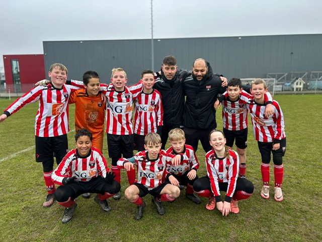 JO12-1 wint spannende derby tegen Pelikaan.