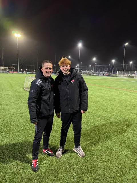 Jeugd trainers volgen de KNVB VC-1 cursus